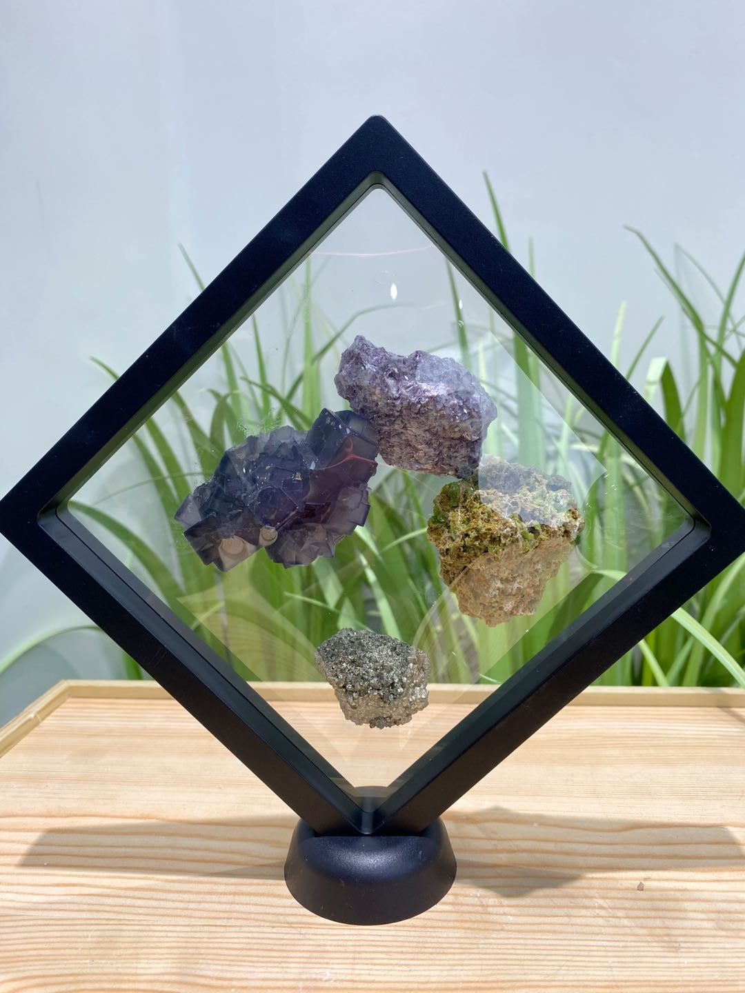 A set of Crystal Display Holder( display box&base)