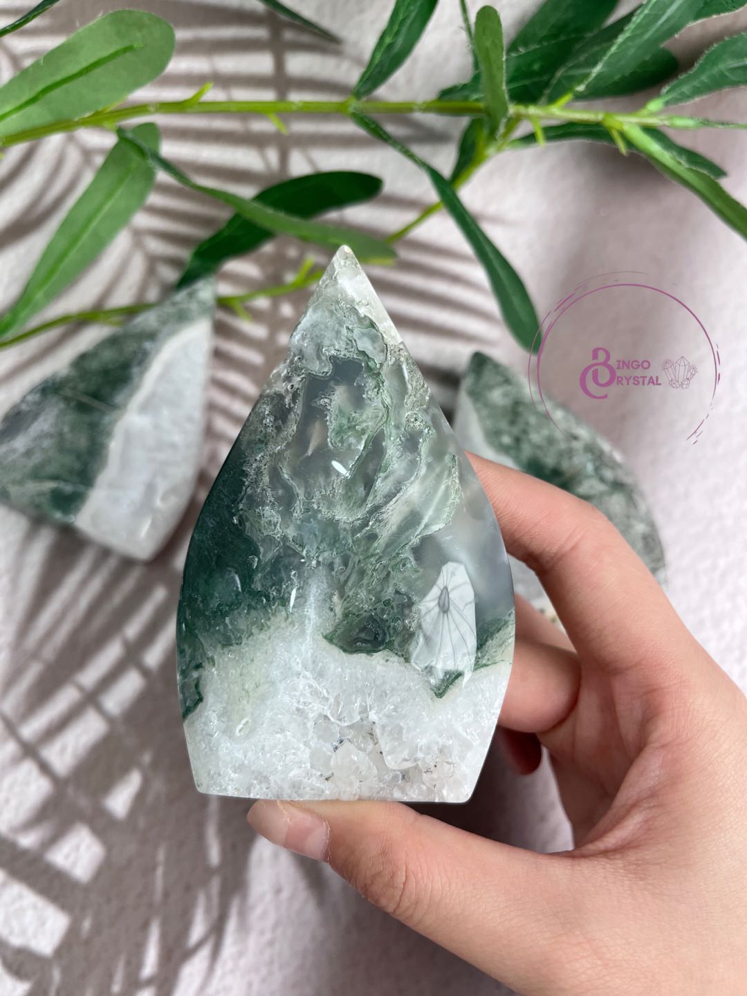 Moss agate leaf carving tower